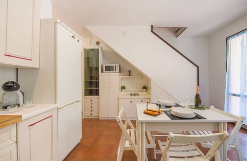 Pignone Apartment | Lovely apartment for 4 people with WIFI, pool, TV, terrace and parking