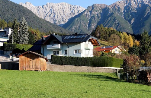 Imst Apartment | Lovely apartment for 4 people with WIFI, TV, terrace and parking