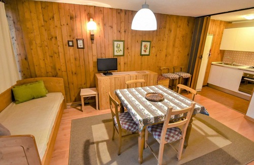 Palu Apartment | Lovely apartment for 5 guests with WIFI, TV, balcony and pets allowed