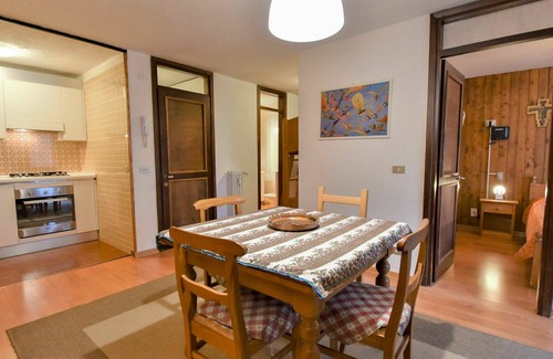 Palu Apartment | Lovely apartment for 5 guests with WIFI, TV, balcony and pets allowed