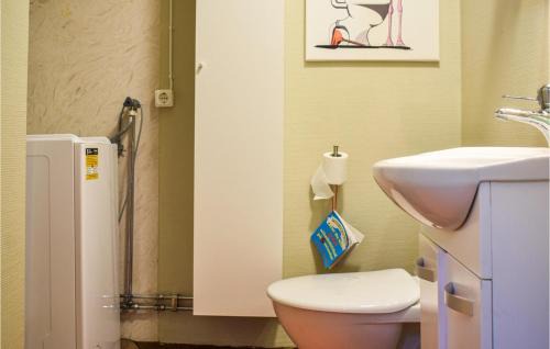 Borgholm Apartment | Lovely Apartment In Borgholm With Wifi