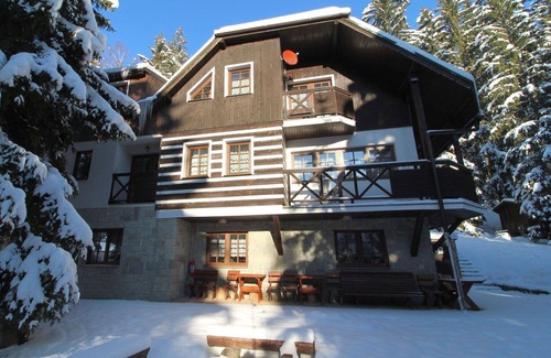 Harrachov House | Lovely apartment in villa for 19 people with WIFI, TV, balcony and parking