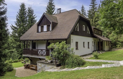 Harrachov House | Lovely apartment in villa for 19 people with WIFI, TV, balcony and parking