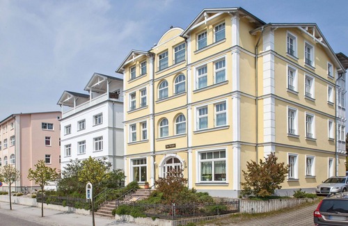 Sellin Villa | Lovely apartment in villa for 2 people with WIFI, TV, terrace and pets allowed