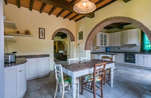 Fucecchio Villa | Lovely apartment in villa for 10 guests with WIFI, hot tub, private pool, A/C, TV and pets allowed