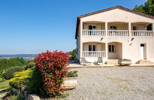 Bauduen Villa | Lovely apartment in villa for 6 guests with WIFI, TV, balcony, pets allowed and panoramic view
