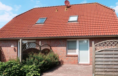 Ditzumerverlaat House | Lovely apartment in villa for 8 guests with WIFI, TV, terrace and pets allowed