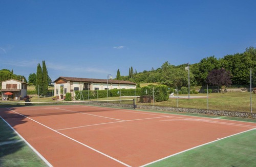 Bucine Villa | Lovely apartment in villa for 7 people with WIFI, pool, TV, pets allowed and parking