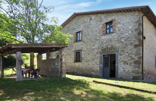 Bagnoregio Villa | Lovely apartment in villa for 2 people with WIFI, pool, patio and parking