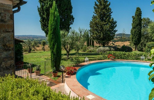 Campagnatico Villa | Lovely apartment in villa with pool, A/C, WIFI, patio, pets allowed, panoramic view and parking