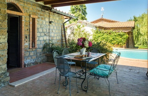 Montefiascone Villa | Lovely apartment in villa for 6 people with WIFI, pool, TV, patio, pets allowed and panoramic view