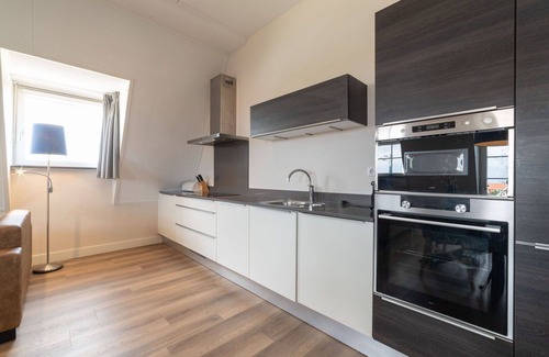 Colijnsplaat Apartment | Lovely apartment for 4 people with WIFI, hot tub, TV and balcony