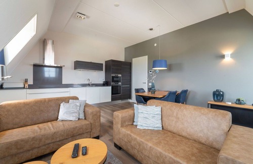 Colijnsplaat Apartment | Lovely apartment for 4 people with WIFI, hot tub, TV and balcony