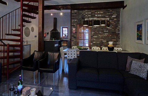 Mesch Apartment | Lovely Apartment in Mesch with Parking