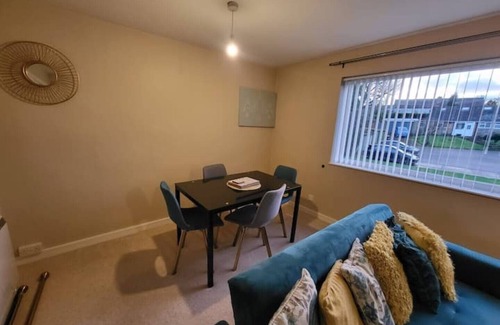 Sutton Coldfield Apartment | Lovely apartment with free parking & Wi-Fin