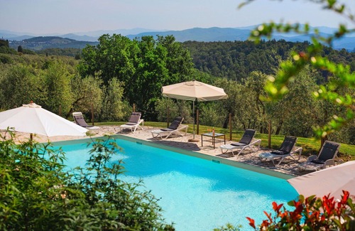 San Casciano in Val di Pesa Apartment | Lovely apartment with WIFI, A/C, pool, TV, pets allowed, panoramic view, close to Greve In Chianti