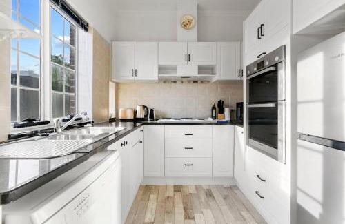 Kirribilli Apartment | Lovely Apartment with Spectacular Views