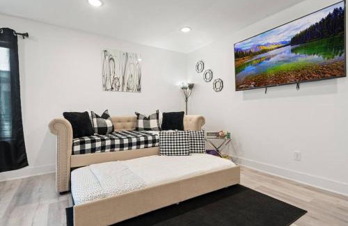Peak's Suburban Addition Apartment | Lovely Apt 5mins from Big Tex Free Prk