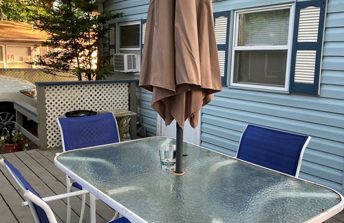 Baiting Hollow Cottage | Lovely beach cottage with private deck, walk to the beach, vineyards nearby
