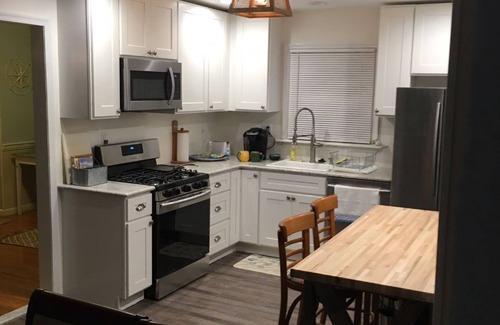 Somers Point House | Lovely Cape Cod Furnished in Coastal Country Theme. Close to Everything!
