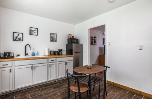 Beacon Hill Apartment | Lovely Casita w/King Bed 8min to DT