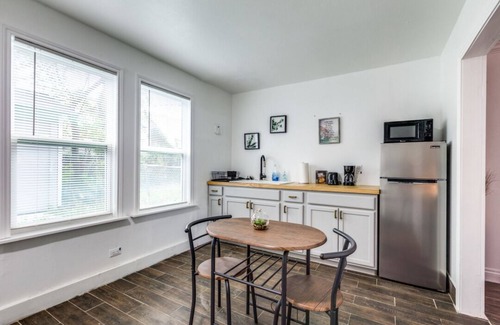 Beacon Hill Apartment | Lovely Casita w/King Bed 8min to DT