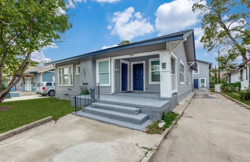 Beacon Hill Apartment | Lovely Casita w/King Bed 8min to DT