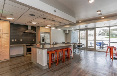 Columbia City Apartment | Lovely Columbia City Studio w/W/D & Gym, near Light Rail, by Blueground