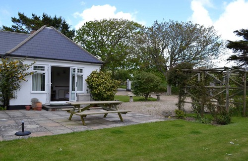 Newquay Cottage | Lovely cottage in tranquil setting close to beaches and Cubert Common