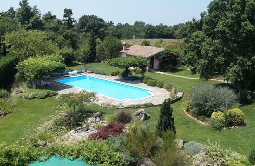 Baderna Cottage | Lovely cottage with large pool in gorgeous, landscaped garden