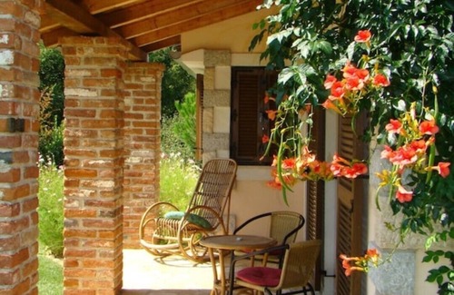 Baderna Cottage | Lovely cottage with large pool in gorgeous, landscaped garden