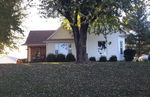 Murphysboro House | Lovely Cozy Country Home Located In the Hills Of Southern Illinois