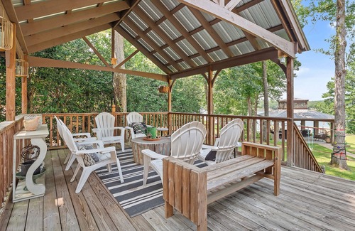Jasper House | "Lovely Cruise" - Beautiful house and property on flat lot!