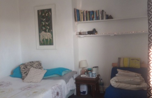 Glastonbury House | Lovely Double room to rent by Glastonbury Spring and The Tor.