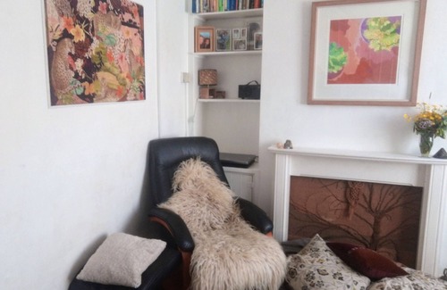 Glastonbury House | Lovely Double room to rent by Glastonbury Spring and The Tor.