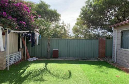 Canning Vale House | lovely double room share bathroom and kitchen
