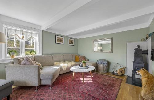 Amli House | Lovely Farmhouse By Nidelva With Sauna And Hot Tub