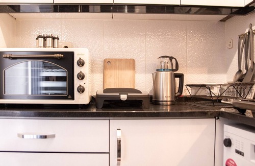 Konak Apartment | Lovely Flat in Konak with Sea View and Balcony