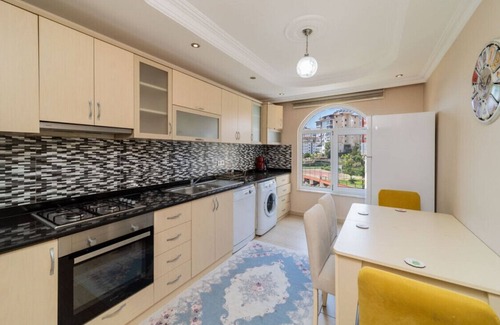 Tosmur Belediyesi Apartment | Lovely Flat with Shared Pools in Alanya