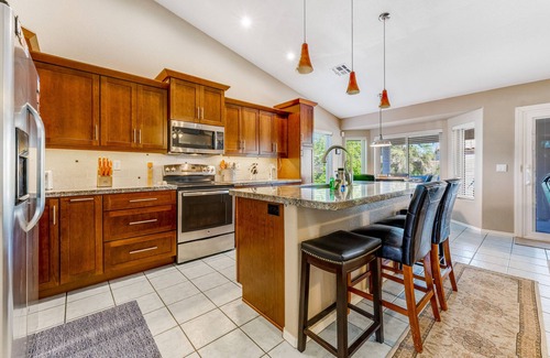 Cottonwoods Crossing House | Lovely getaway with private pool, putting green & desk