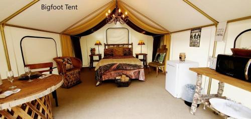 Lilliwaup Other | Lovely Glamping Tents for Romantic Weekends in Nature in Washington