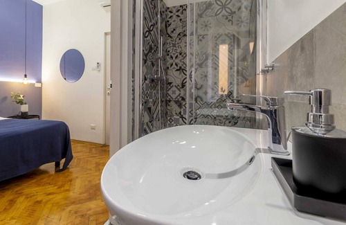 Trieste City Centre Apartment | Lovely Guest-room★Private bathroom★Free Wifi