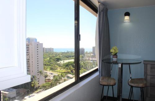 McCully - Moiliili House | Lovely Hawaiian Monarch Studio