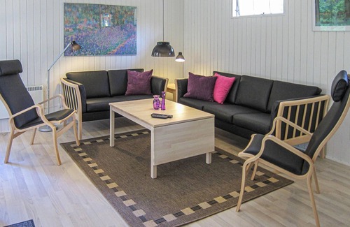 Oster Somarken House | Lovely home in Aakirkeby with kitchen