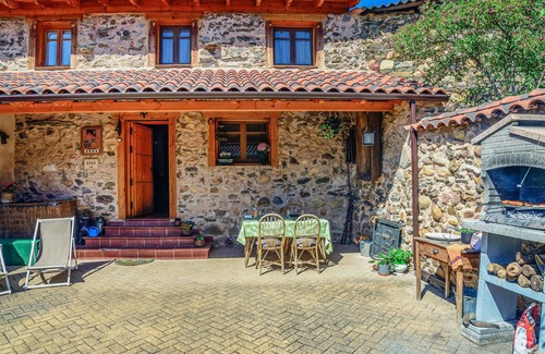 Benllera House | Lovely home in Benllera with WiFi