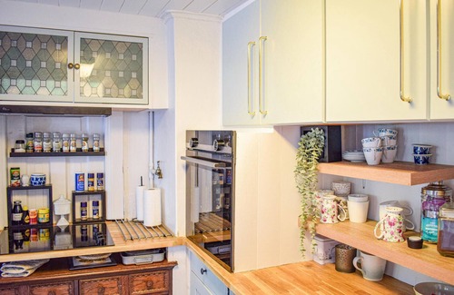 Strandvik House | Lovely home in Fusa with kitchen
