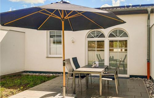 Gutzkow House | Lovely Home In Gützkow With Kitchen