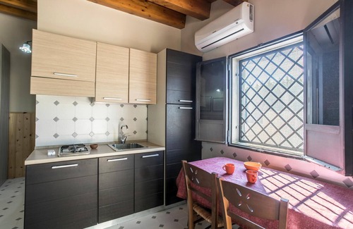 Grammichele House | Lovely home in Grammichele with WiFi