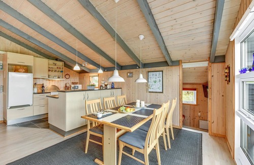 Bjerregaard House | Lovely home in Hvide Sande with WiFi