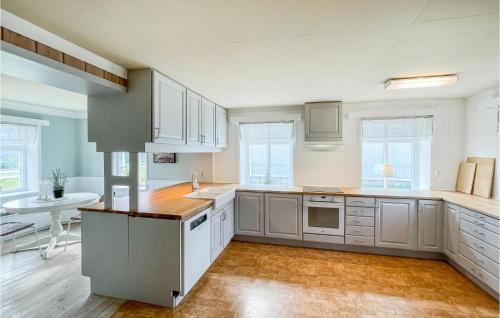 Koppang House | Lovely Home In Koppang With Kitchen